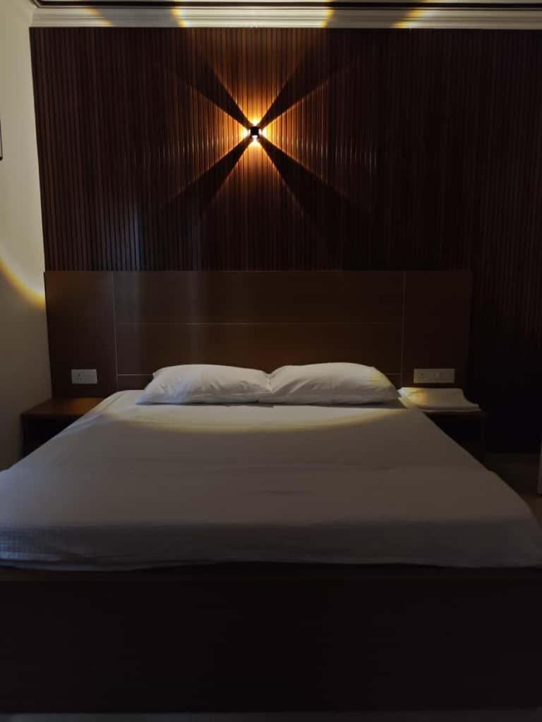 Orient Glory - Walk to Lulumall & Metro Apartment in Kochi