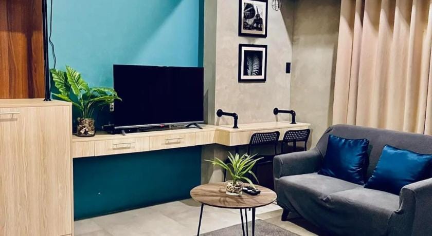 Cozy Spacious;Pet Friendly Unit w/NetflixPoolGym Hotel in Quezon City