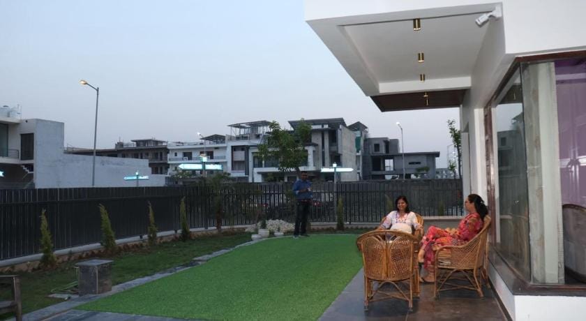 Ginger Garlic Chandigarh Hotel in Chandigarh