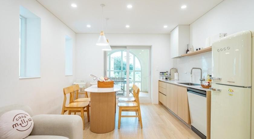 Gyeongju Casa Mellow Kids Pool Villa Bed and Breakfast in South Korea