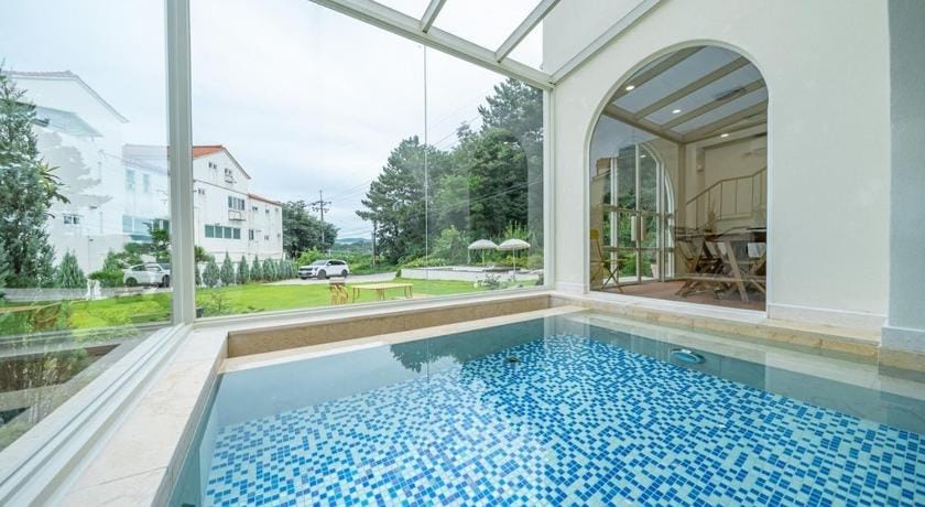 Gyeongju Casa Mellow Kids Pool Villa Bed and Breakfast in South Korea