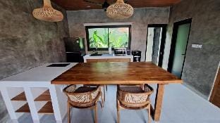Man Cave industrial loft @central Berawa. NEW! Villa in North Kuta