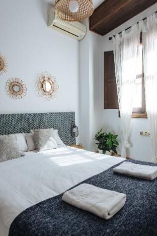 Apartamento  Santa Cruz 3Hab 7pers Park Opc Apartment in Seville