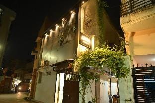 Aroha Home Stay Apartment in Varanasi