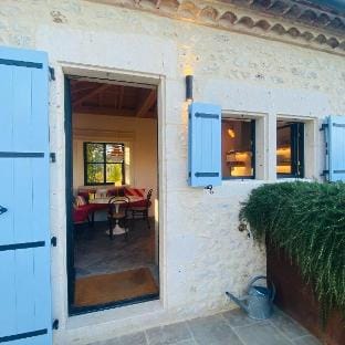 A Traditional Stone Cottage Vacation rental in Occitanie