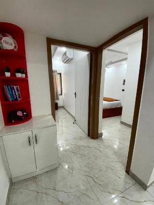 Luxurious 3BHK Ground-Floor Apt. Near Metro Apartment in New Delhi