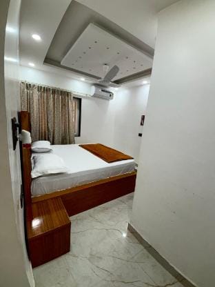 Luxurious 3BHK Ground-Floor Apt. Near Metro Apartment in New Delhi