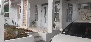 Homestay Perum Rancabungur  D14 Singaparna  Vacation rental in West Java