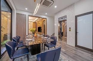 Modern Villa 5 Bedrooms with Swimming Pool Villa in Da Nang