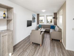 Bungalow in Zeeland with Modern Garden Terrace Vacation rental in Noordwelle