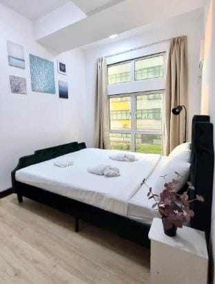 Cozy 2BR apartment San Lorenzo Netflix 4KM Airport Apartment in Pasay