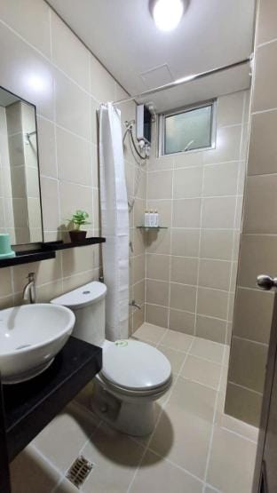 Cozy 2BR apartment San Lorenzo Netflix 4KM Airport Apartment in Pasay