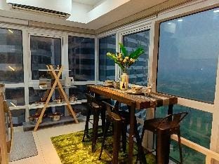 BGC's High-End Business Living; Luxury meets life. Apartment in Makati