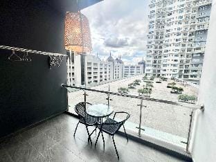 SB 1-10Pax Sky Pod Puchong 2Room IOI Mall LRT WiFi Vacation rental in Subang Jaya