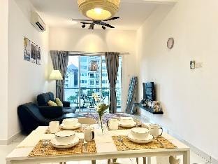 SB 1-10Pax Sky Pod Puchong 2Room IOI Mall LRT WiFi Vacation rental in Subang Jaya