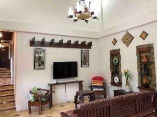 Tagaytay BNR Guesthouse 4BR W/ Balcony 12-14guest Vacation rental in Tagaytay