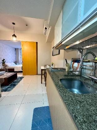 BGC One Uptown 1 BR Suites by Christine Suites PH Apartment in Makati