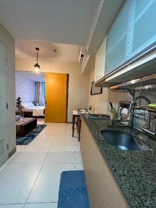 BGC One Uptown 1 BR Suites by Christine Suites PH Apartment in Makati