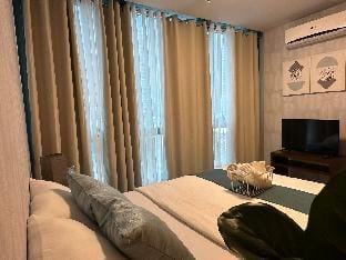 BGC One Uptown 1 BR Suites by Christine Suites PH Apartment in Makati