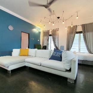(New)Getaway Staycation  batu Ferringghi 4BR @15px Vacation rental in Tanjung Bungah