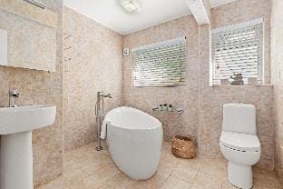 Glynmar - Sea Glimpses, Hot Tub, Pool Table Country House in Saundersfoot