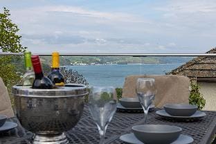 Pen Gar - Elevated Sea Views, EV Charger Country House in Saundersfoot