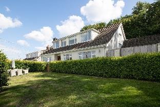 Glynmar - Sea Glimpses, Hot Tub, Pool Table Vacation rental in Saundersfoot