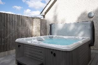Glynmar - Sea Glimpses, Hot Tub, Pool Table Vacation rental in Saundersfoot