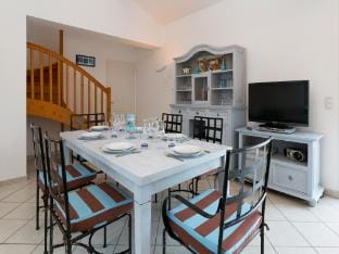 Woodland Villa Near Beach Villa in Saint-Jean-de-Monts