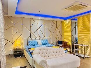 Luxurious Studio In Gold Crest Mall Apartment in Lahore
