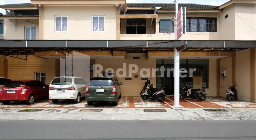 Aster Triplets Guest House JCM Mitra RedDoorz Hotel in Special Region of Yogyakarta