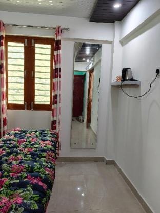 Private room for 2 adults Apartment in Uttarakhand