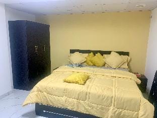 Furnished studio on sheikh Zayed road  Apartment in Dubai