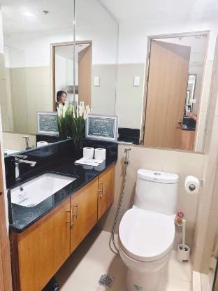 GlamShore3 Staycation Pasay near Moa +Wifi+Netflix Vacation rental in Pasay