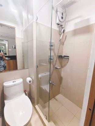GlamShore3 Staycation Pasay near Moa +Wifi+Netflix Vacation rental in Pasay