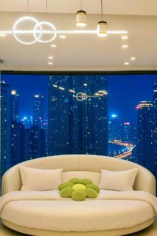 Chongqing City Center One Line Night View Homestay Apartment in China