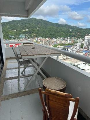 Patong Tower Apartment - Mountain View and Balcony Apartment in Patong