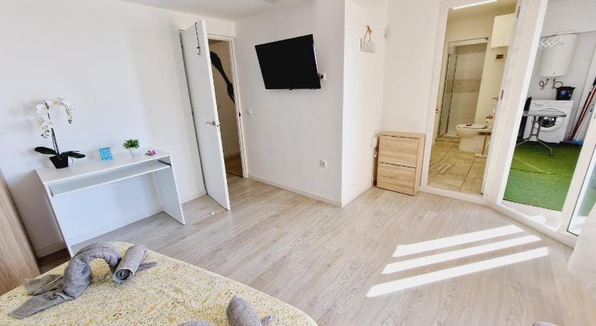 Daniel Beachfront, 2 Rooms Wifi Free Apartment in Costa Adeje