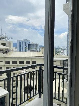 RHomes ”Your Home Away From Home” Apartment in Lapu-Lapu City