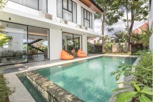 Allamanda 6 BR Private Pool Villa REV01 Villa in North Kuta