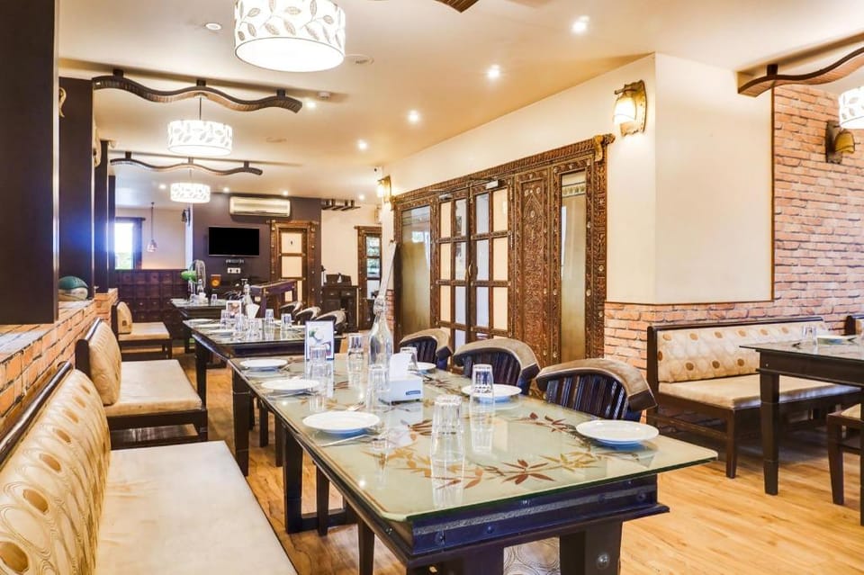 Super Townhouse Oak Prabhat Road Hotel in Pune
