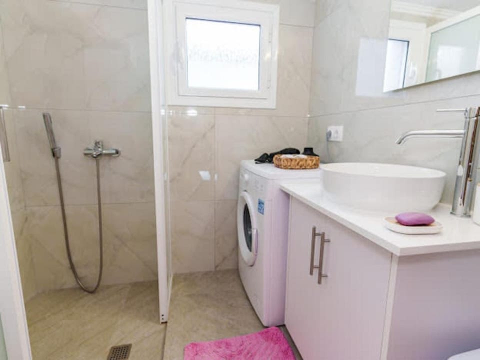 Filippos Traditional Villa - Pool & Garden Retreat Apartment in Vlorë County, Albania