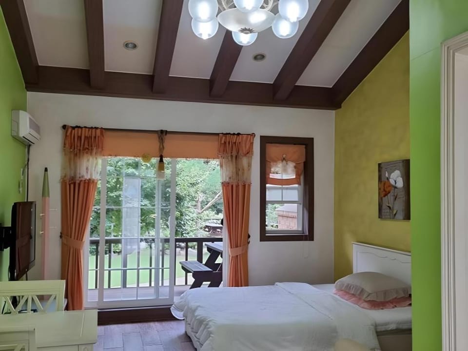 Yangyang Hajodae Aleumdeul Pension Bed and Breakfast in South Korea