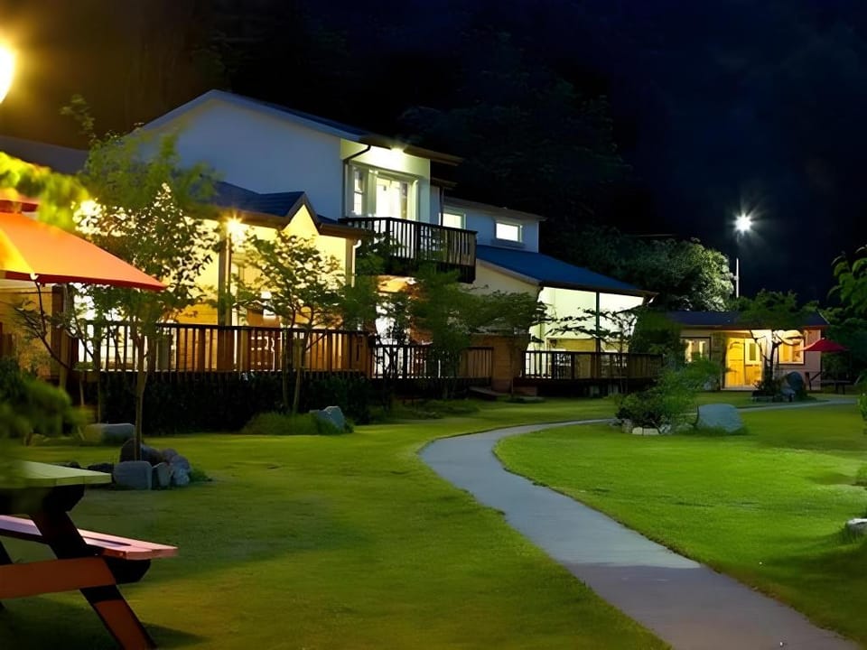 Yangyang Hajodae Aleumdeul Pension Bed and Breakfast in South Korea