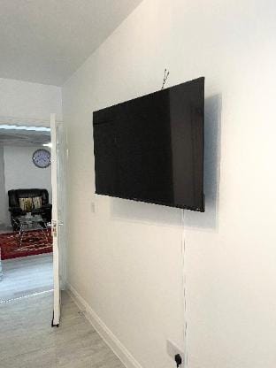 Crescent Apartment - Two bedroom Apartment in Ilford