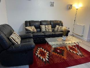 Crescent Apartment - Two bedroom Apartment in Ilford