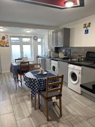 Penn Gardens - Two Bedroom Apartment Apartment in Romford