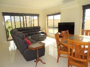 Pebbles' Beach House Vacation rental in Port Hughes