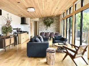 and RIVER 勝浦 滝を望みながら露天風呂とSAUNAを楽しむ大人の隠れ家/天然鉱泉/BBQ Vacation rental in Chiba Prefecture