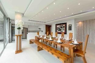 Villa W Collection 9BR, full service with Chef Villa in Rawai